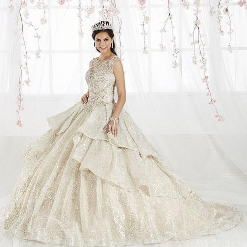 Quinceañera dress, Vestido de quinceañera